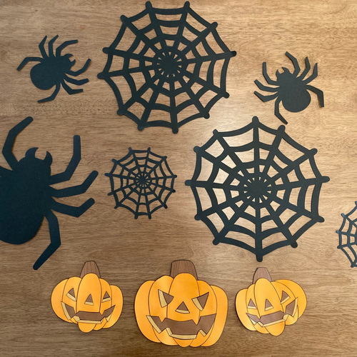 折り紙 ハロウィン飾り 秋壁面 カボチャ、蜘蛛の巣等