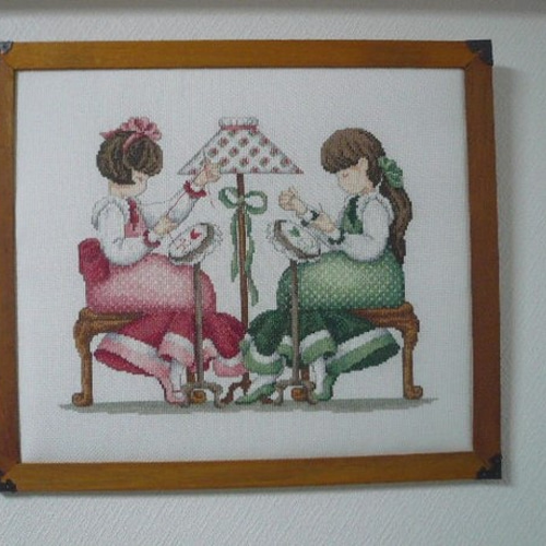 刺繍をする女の子☆クロスステッチ☆刺繍☆フレーム☆額 その他アート