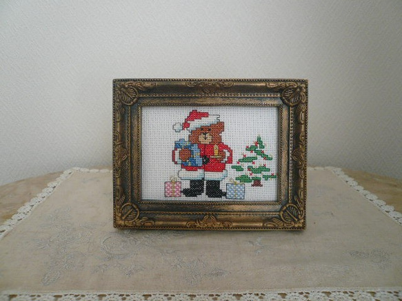 クロスステッチ刺繍　額縁入り くまのサンタクロース☆クロスステッチ☆刺繍☆額フレーム フォト