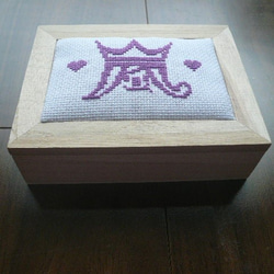 刺繍☆クロスステッチ☆木製ボックス☆小物入れ☆紫 2枚目の画像