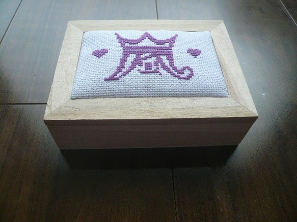 刺繍☆クロスステッチ☆木製ボックス☆小物入れ☆紫 2枚目の画像