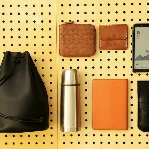 大人のための革の巾着 柔らかくほどよい厚みが安心の牛革 《ベージュ