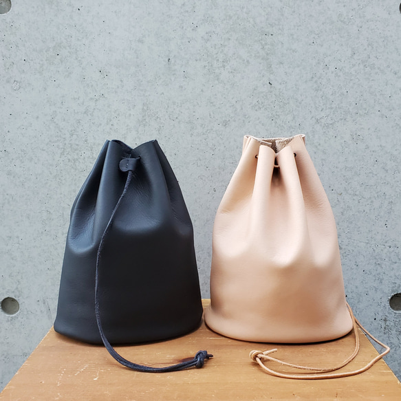 大人のための革の巾着 柔らかくほどよい厚みが安心の牛革 《ベージュ