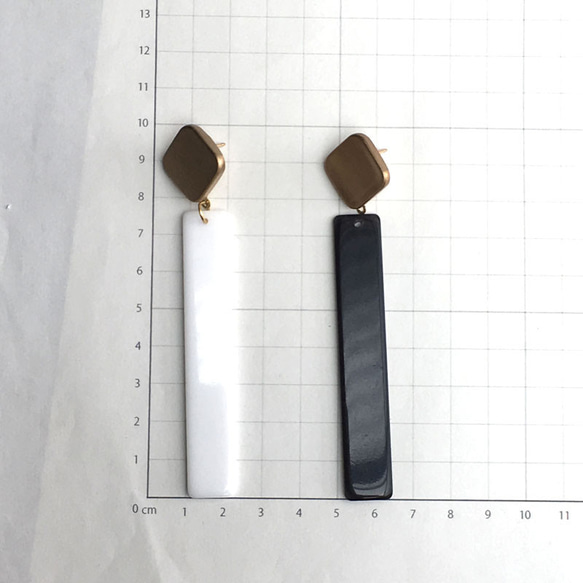 Vintage remade -  White bar Earring BK 第5張的照片