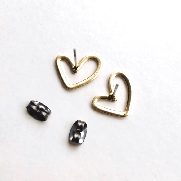 Heart flame mini earrings B-061 4枚目の画像