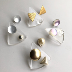 Clear triangle Lucite earrings L-060 2枚目の画像