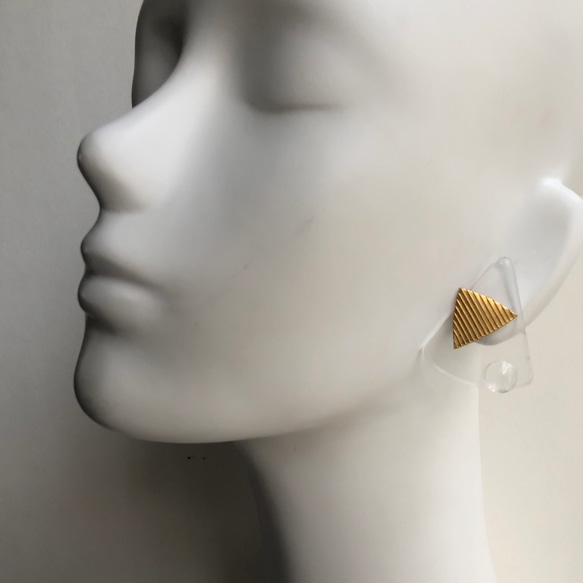 Clear triangle Lucite earrings L-060 7枚目の画像