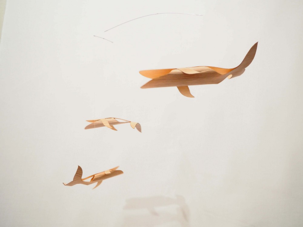 親子クジラのモビール　海　木製　Parent and child whale mobile