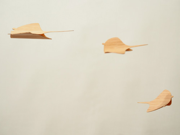 親子マンタのモビール　海　木製　Parent-child manta ray mobile 8枚目の画像