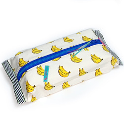 ティッシュケース-ソフトパック用　バナナ柄×ネオンブルー 2枚目の画像