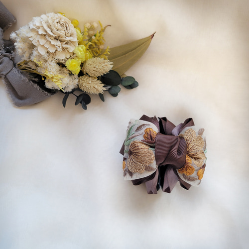 大人可愛いリボン半月アーチバナナクリップ☆インド刺繍リボン