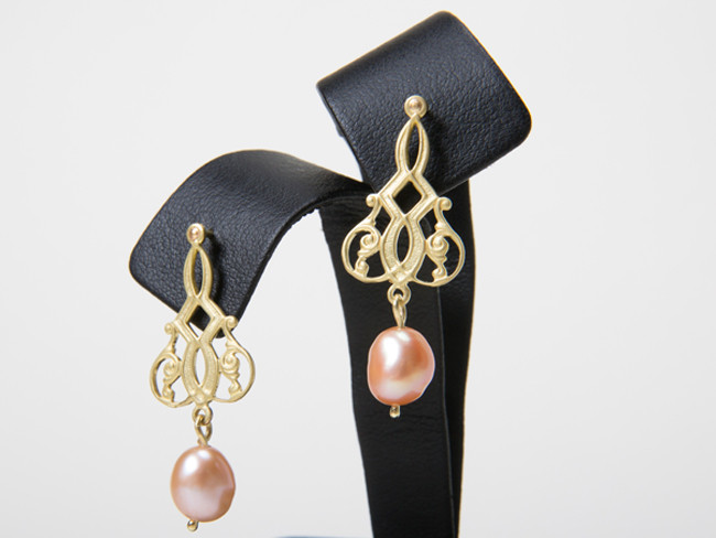 ［受注制作］ピンクアラベスクピアス（18金GP・天然ピンクパール）＊Creema限定