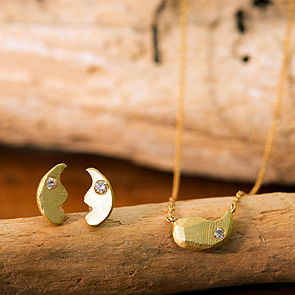 まめつぶダイヤつきムーンピアス（K18GP・シルバー925・ダイヤモンド）