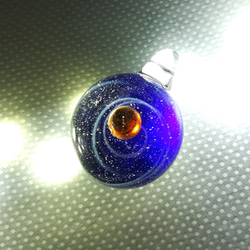 宇宙ガラス ネックレス ハンドメイド アクセ とんぼ玉 銀河 ガラス細工 2枚目の画像