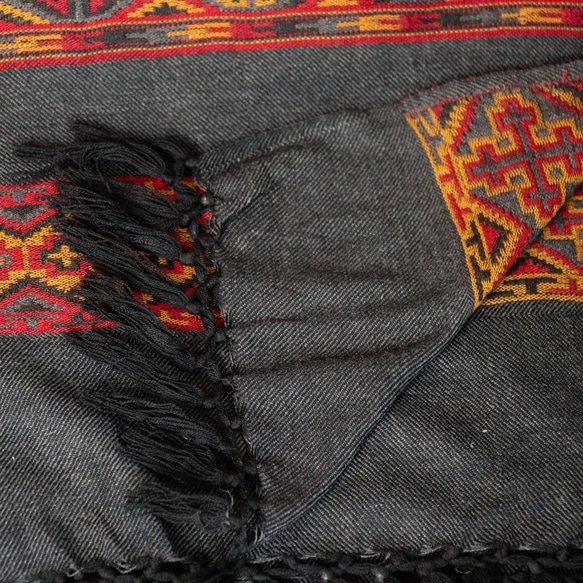 喜馬拉雅氂牛風格披毯 / 被子 / 萬用毯－灰黑色 第8張的照片