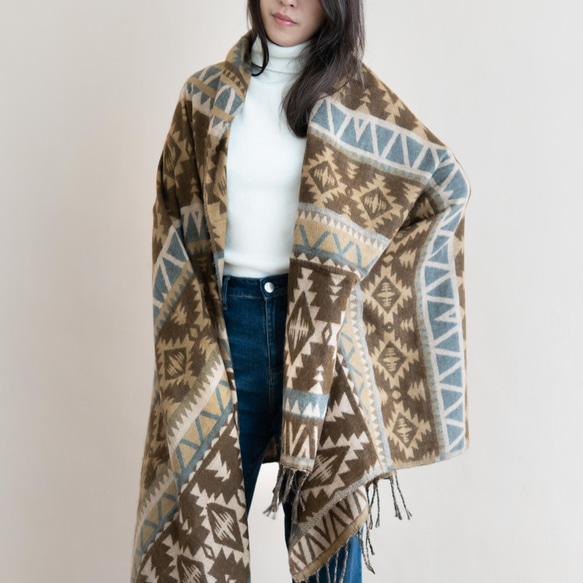 インドのトーテムタッセルウールケープ/ブランケット-コーヒー