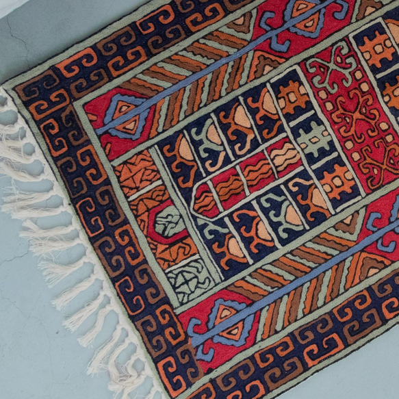 喀什米爾 羊毛手工編織 圖騰地毯 小款 － 青青草原 第5張的照片