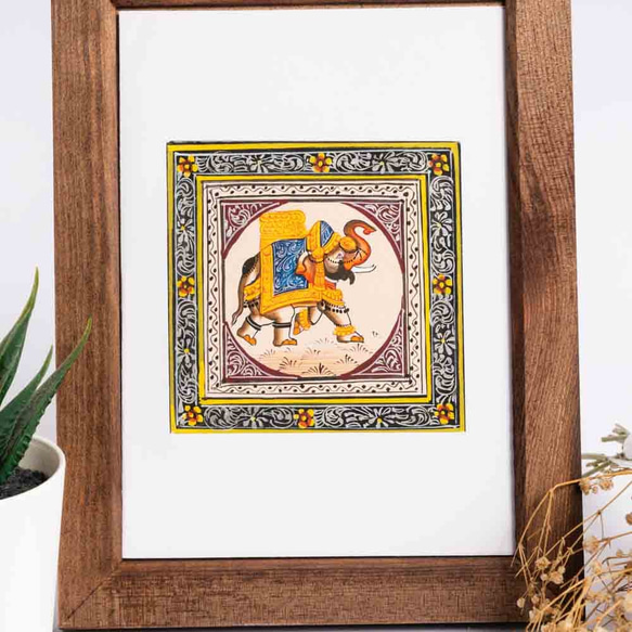 黄色の背景にインドの手描きの絹の絵-象 3枚目の画像