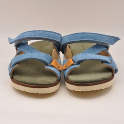 “腰帶涼鞋”淺藍色絨面革 第5張的照片