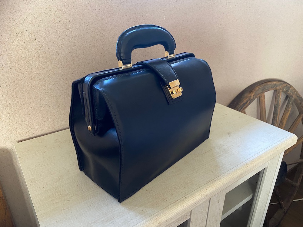 美品●バーバリー ダレスバッグ 裏地ノバチェック ホースロゴ レザー ブラック 美品○バーバリー ダレスバッグ 裏地ノバチェック ホースロゴ