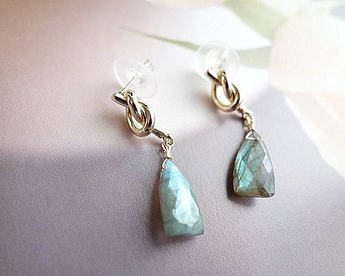 大粒 変形ラブラドライトのピアス 109 ピアス（スタッド・一粒） Coco