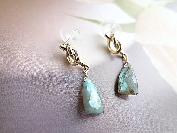 大粒 変形ラブラドライトのピアス 109 ピアス（スタッド・一粒） Coco