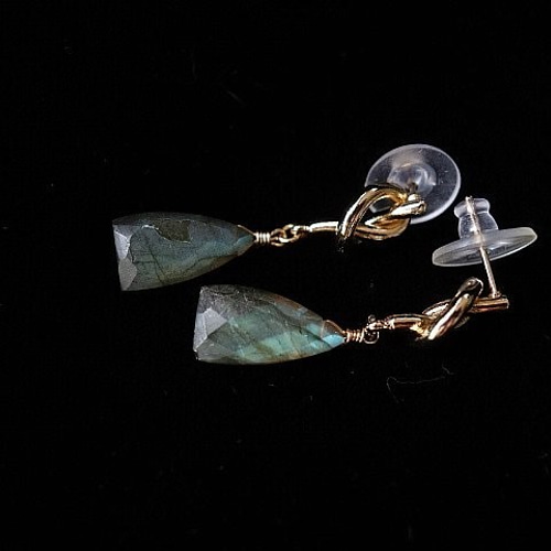 大粒 変形ラブラドライトのピアス 109 ピアス（スタッド・一粒） Coco