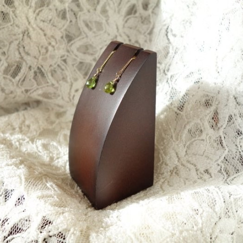 16kgp ペリドットのアメリカンピアス 86（14kgf イヤリング可