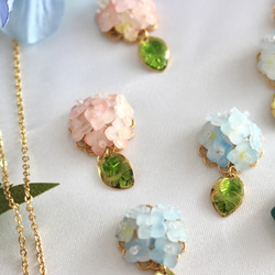 淡藍色繡球花穿孔/耳環 第4張的照片