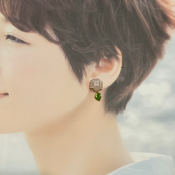 淡藍色繡球花穿孔/耳環 第7張的照片