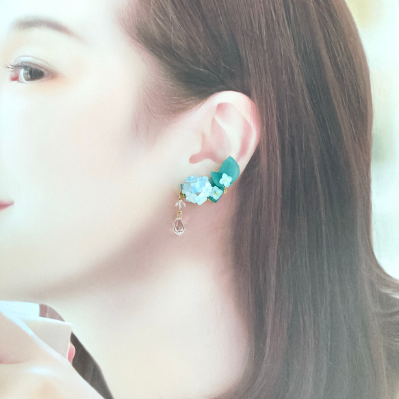 淡藍色繡球花耳夾 第6張的照片