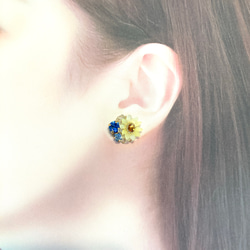 向日葵和藍色寶石耳骨夾 第3張的照片