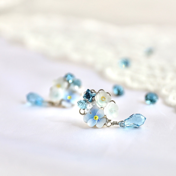 ビオラの花束ピアス/イヤリング（アクアマリンカラー） 1枚目の画像