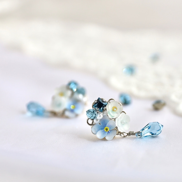 ビオラの花束ピアス/イヤリング（アクアマリンカラー） 2枚目の画像