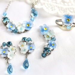 ビオラの花束ピアス/イヤリング（アクアマリンカラー） 11枚目の画像