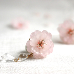 八重桜としずくビジューのピアス 3枚目の画像