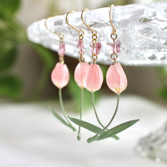 鬱金香和蝴蝶耳環 第1張的照片