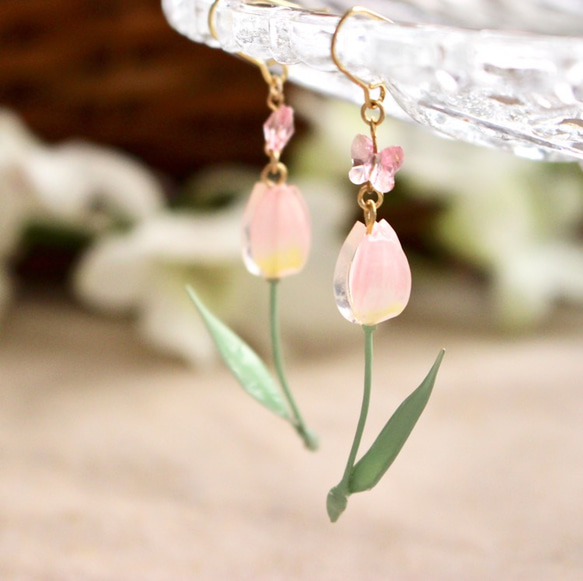 鬱金香和蝴蝶耳環 第2張的照片