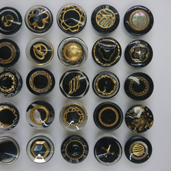 オーダーセレクトボタン：黒、黒ⅹゴールド、黒ⅹシルバー　ご希望に合うボタンを選んで出品いたします（1個¥400〜） 2枚目の画像