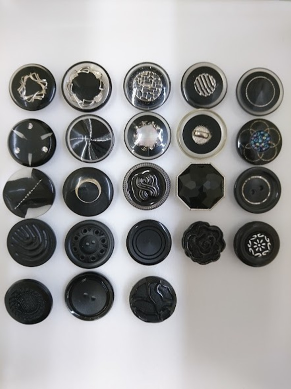 オーダーセレクトボタン：黒、黒ⅹゴールド、黒ⅹシルバー　ご希望に合うボタンを選んで出品いたします（1個¥400〜） 3枚目の画像