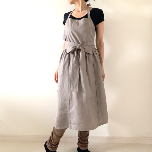 たっぷりギャザーの胸当てエプロン グレージュ エプロン cocochi. 通販