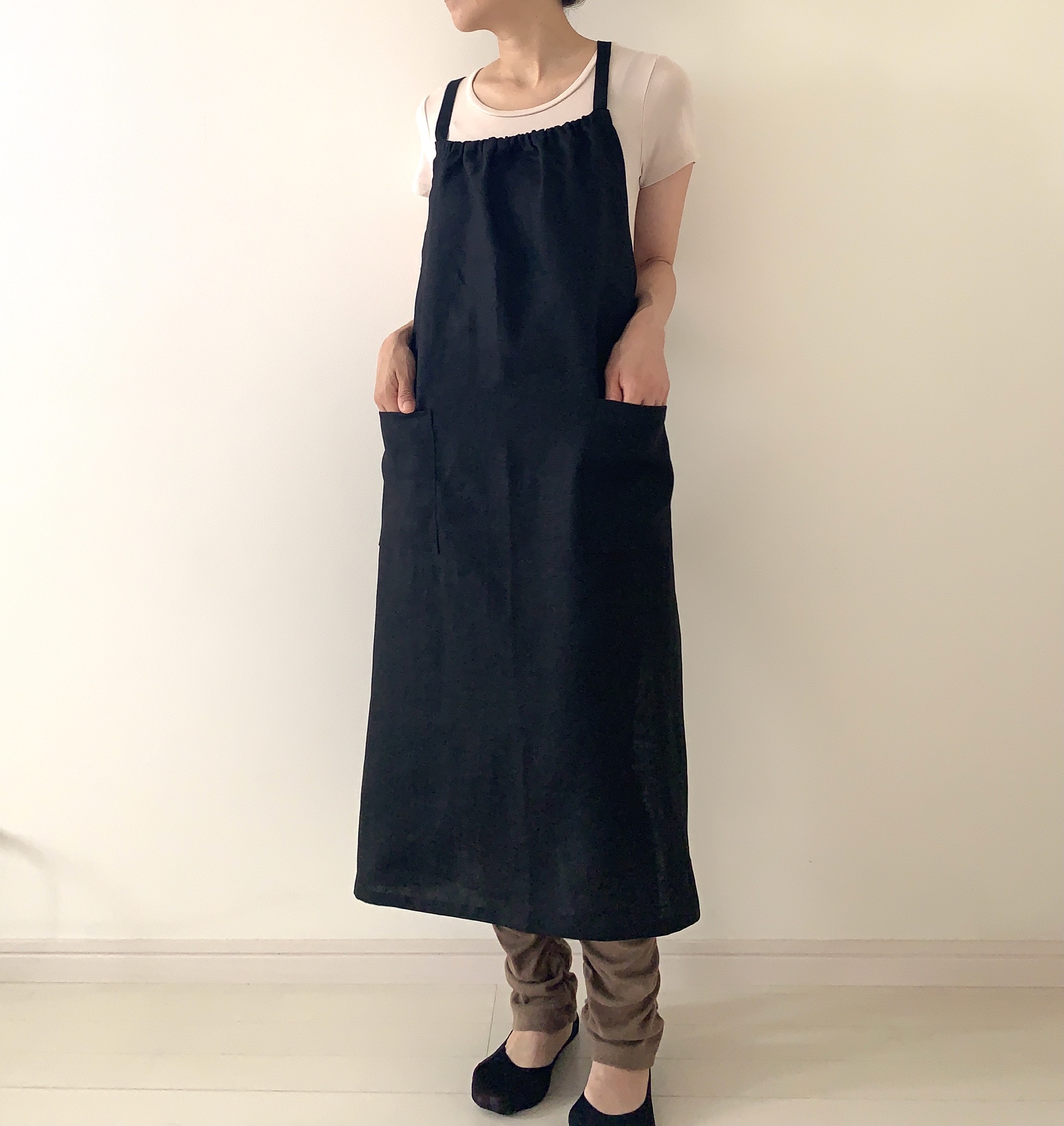 コットンリネン　シャーリングエプロン　黒