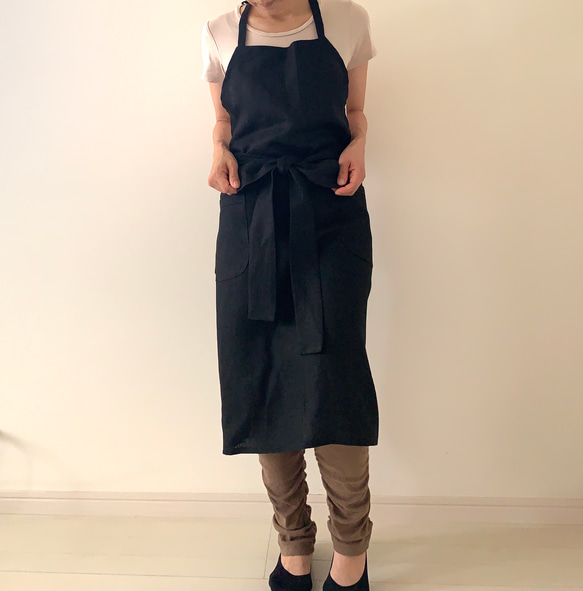 コットンリネン　リボンエプロン　黒 2枚目の画像