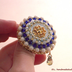 Cristal-drop Button&beads embroidery brooch by Ichico 第3張的照片