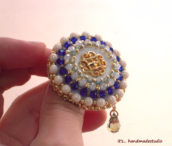 Cristal-drop Button&beads embroidery brooch by Ichico 第3張的照片