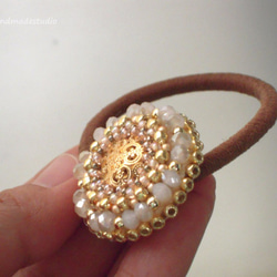 Cristal,elastic cord braid with button&beads embroidery 第3張的照片