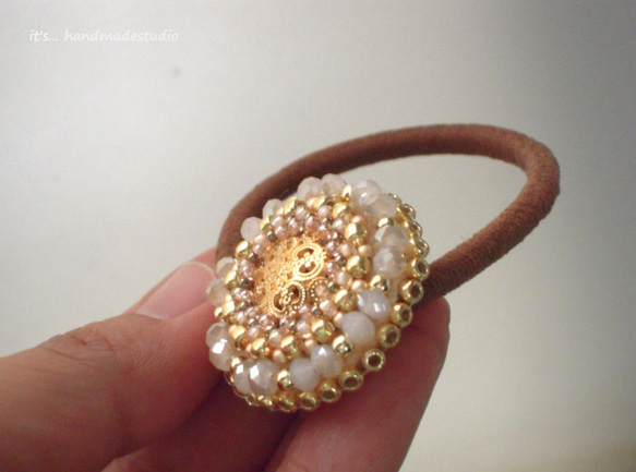 Cristal,elastic cord braid with button&beads embroidery 第3張的照片