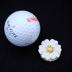 ゴルフマーカー（白色６弁花）　●　クロースフラワーアクセサリ 3枚目の画像