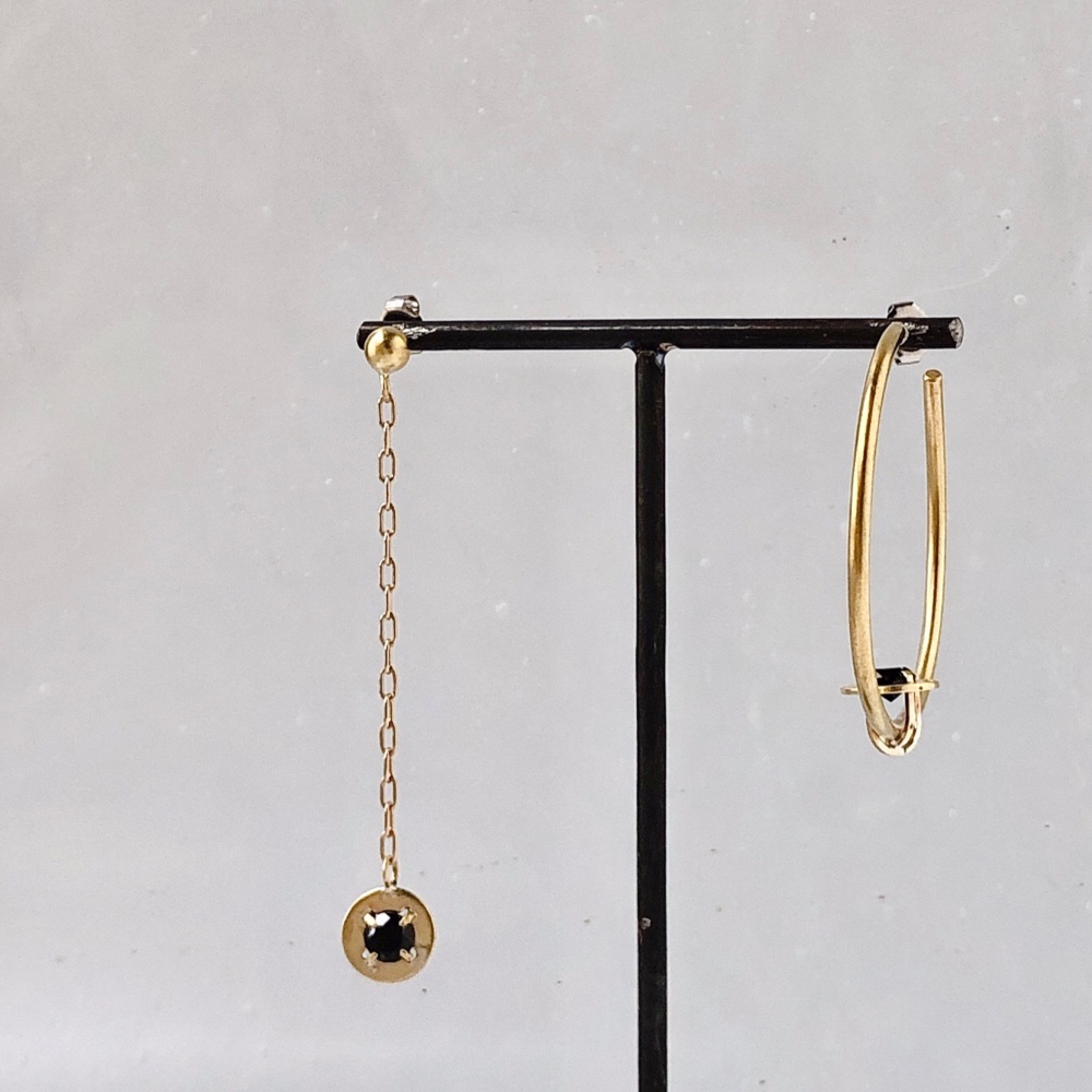 washer asymmetryピアス/ブラックスピネル