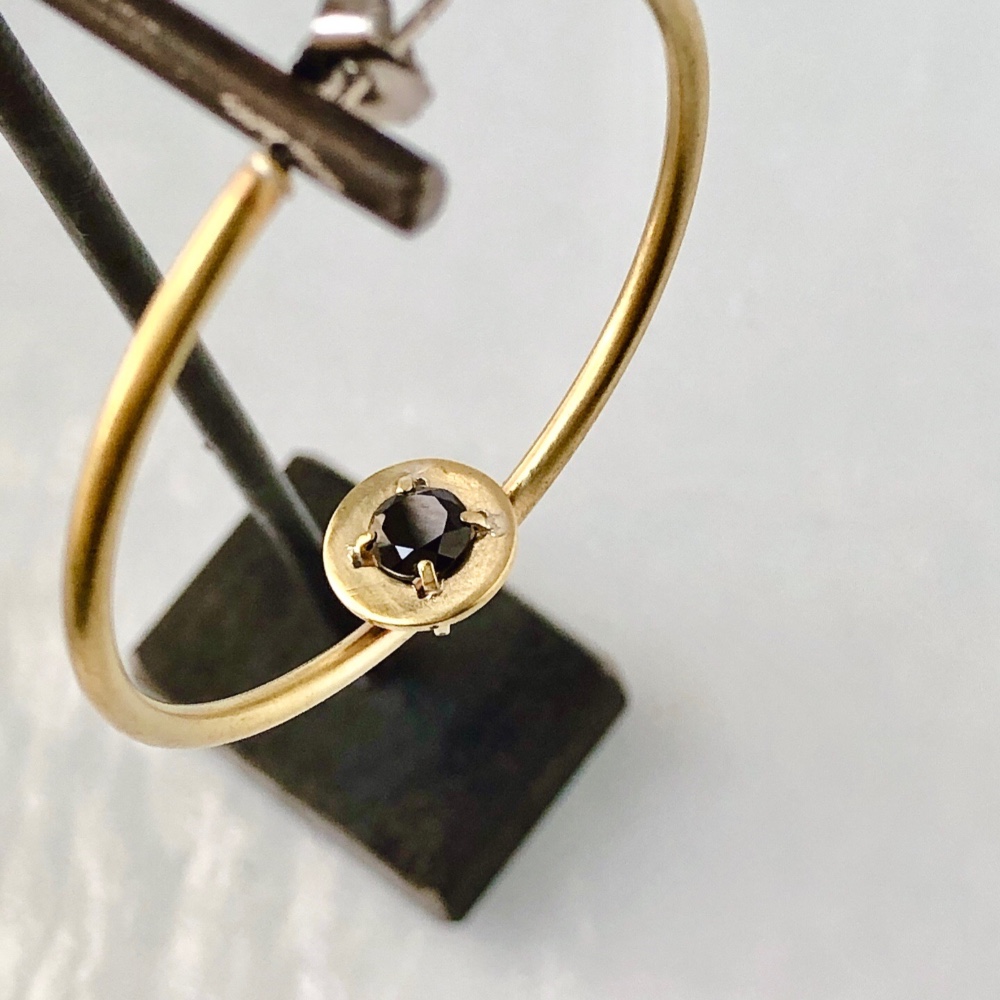 washer asymmetryピアス/ブラックスピネル